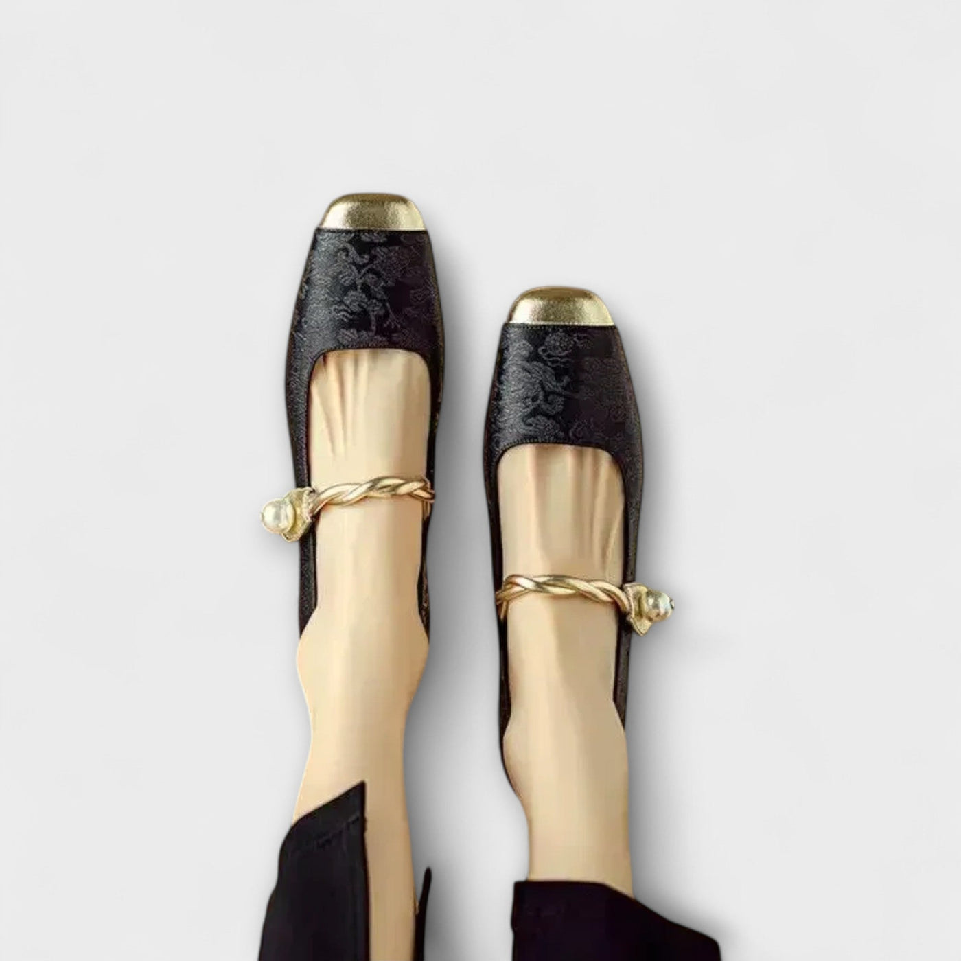 Liora Prague | Crownleaf