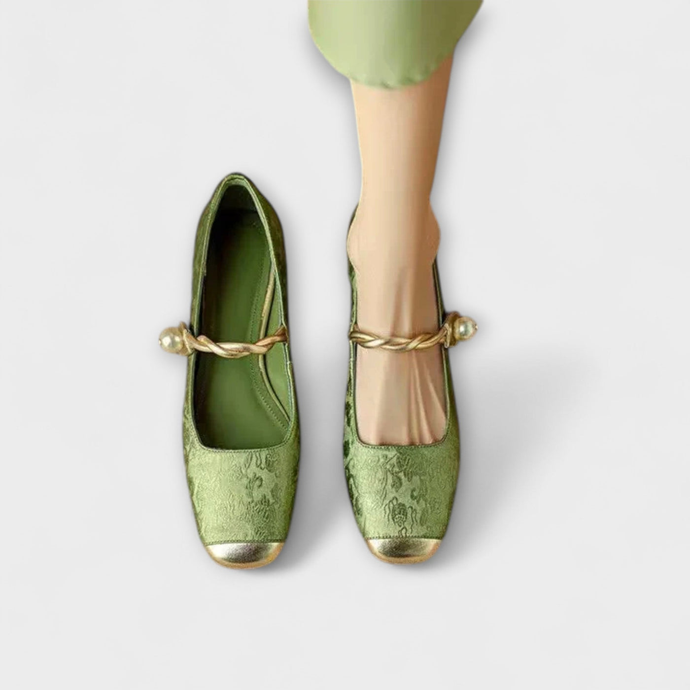Liora Prague | Crownleaf